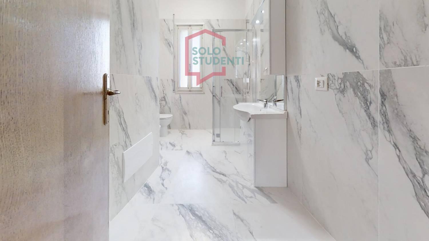 https://img.idia-cdn.it/images/wm/1759/38056/__IAAS1zU__51-Via-Giosue-Carducci-Bathroom2.jpg