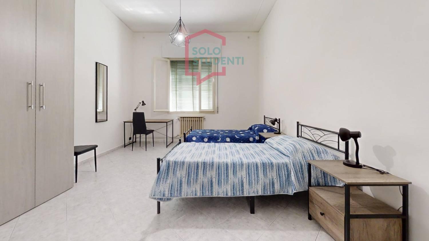 https://img.idia-cdn.it/images/wm/1759/38116/__IAAS1zU__Bifi-piano-terra-Bedroom2.jpg