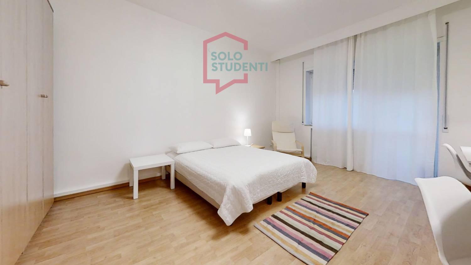 https://img.idia-cdn.it/images/wm/1759/43514/__IAAS1zU__Via-San-Pio-X-21-Bedroom1.jpg