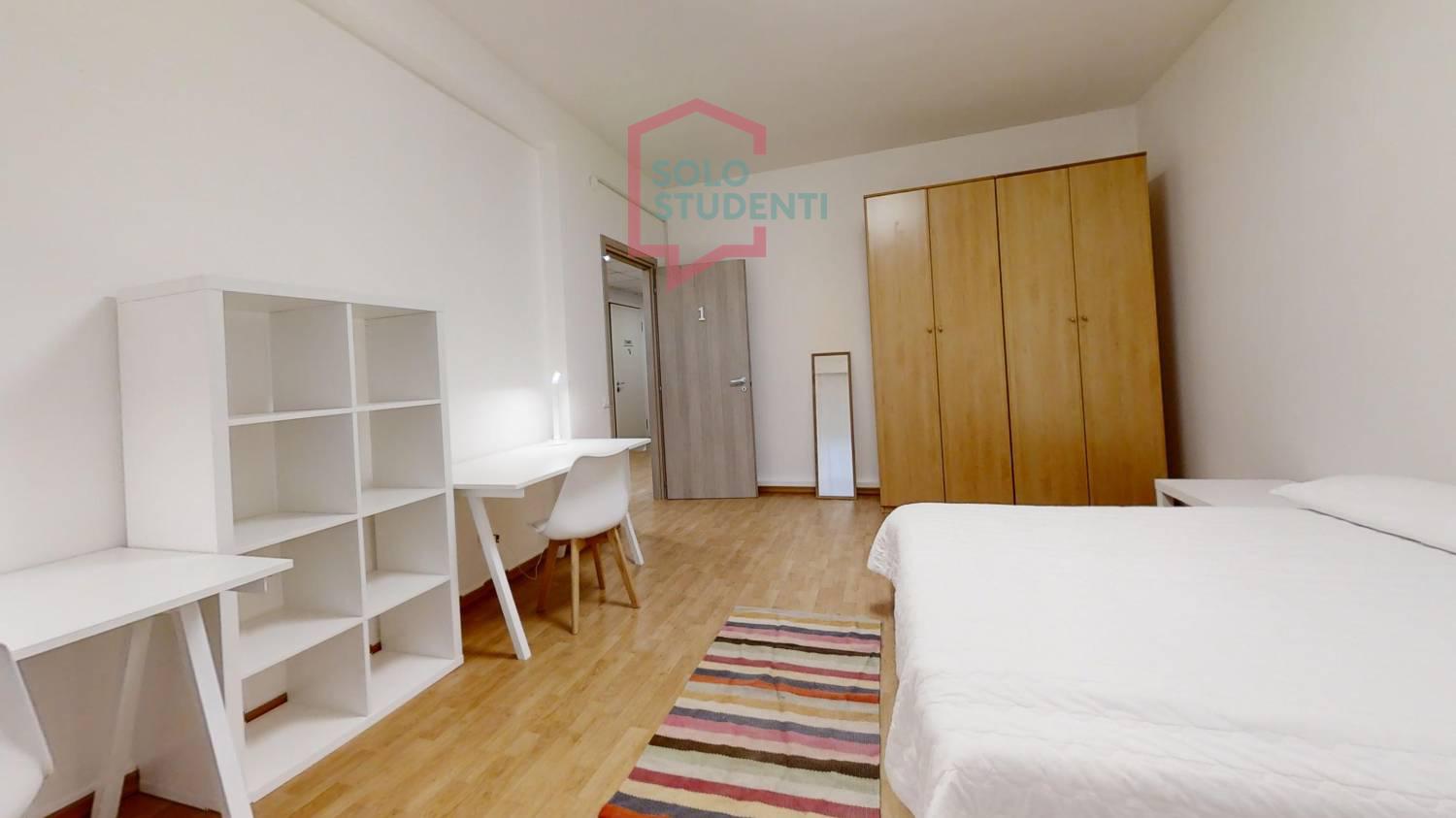 https://img.idia-cdn.it/images/wm/1759/43514/__IAAS1zU__Via-San-Pio-X-21-Bedroom_1.jpg