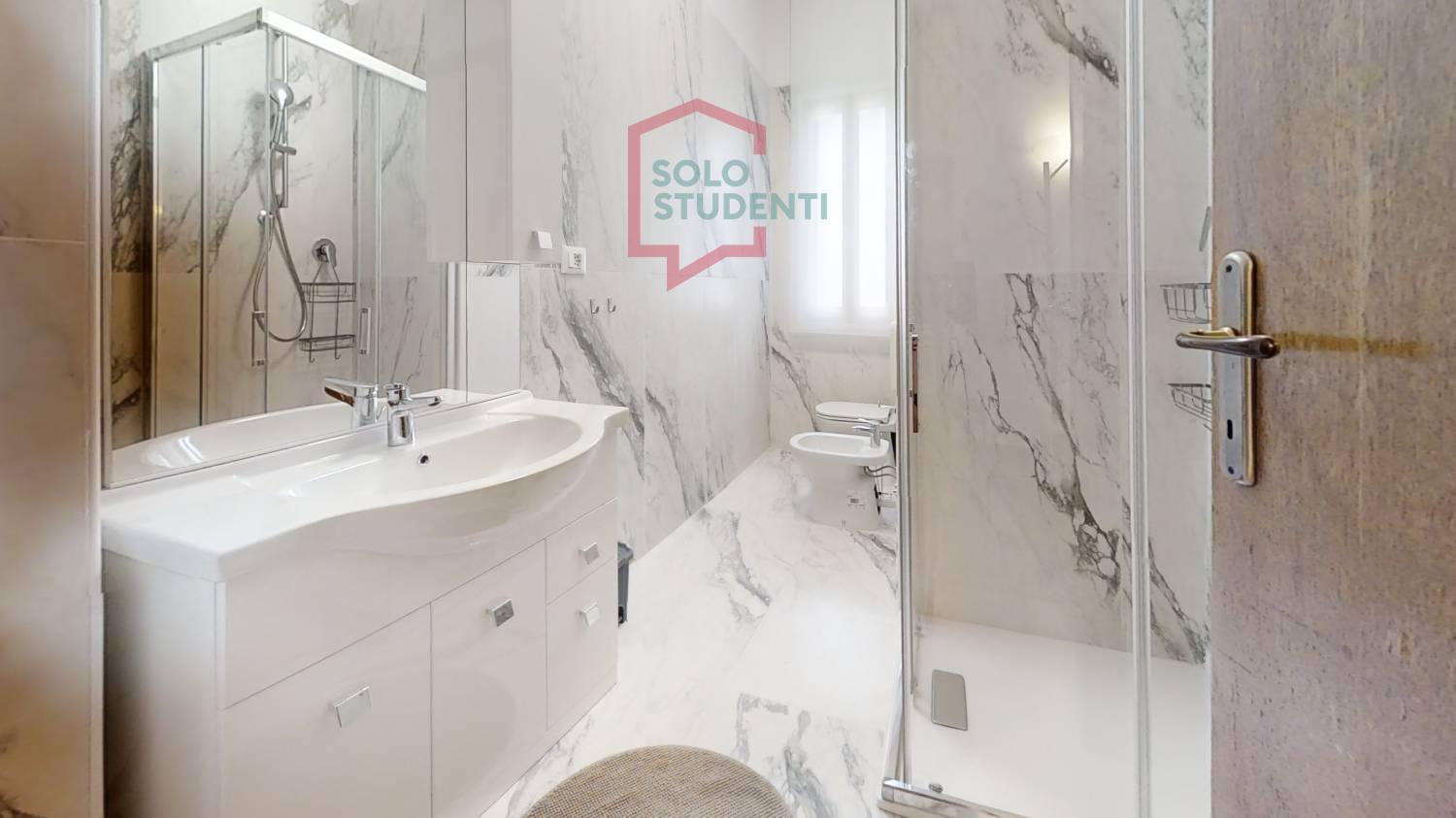 https://img.idia-cdn.it/images/wm/1759/45242/__IAAS1zU__Bathroom3.jpg