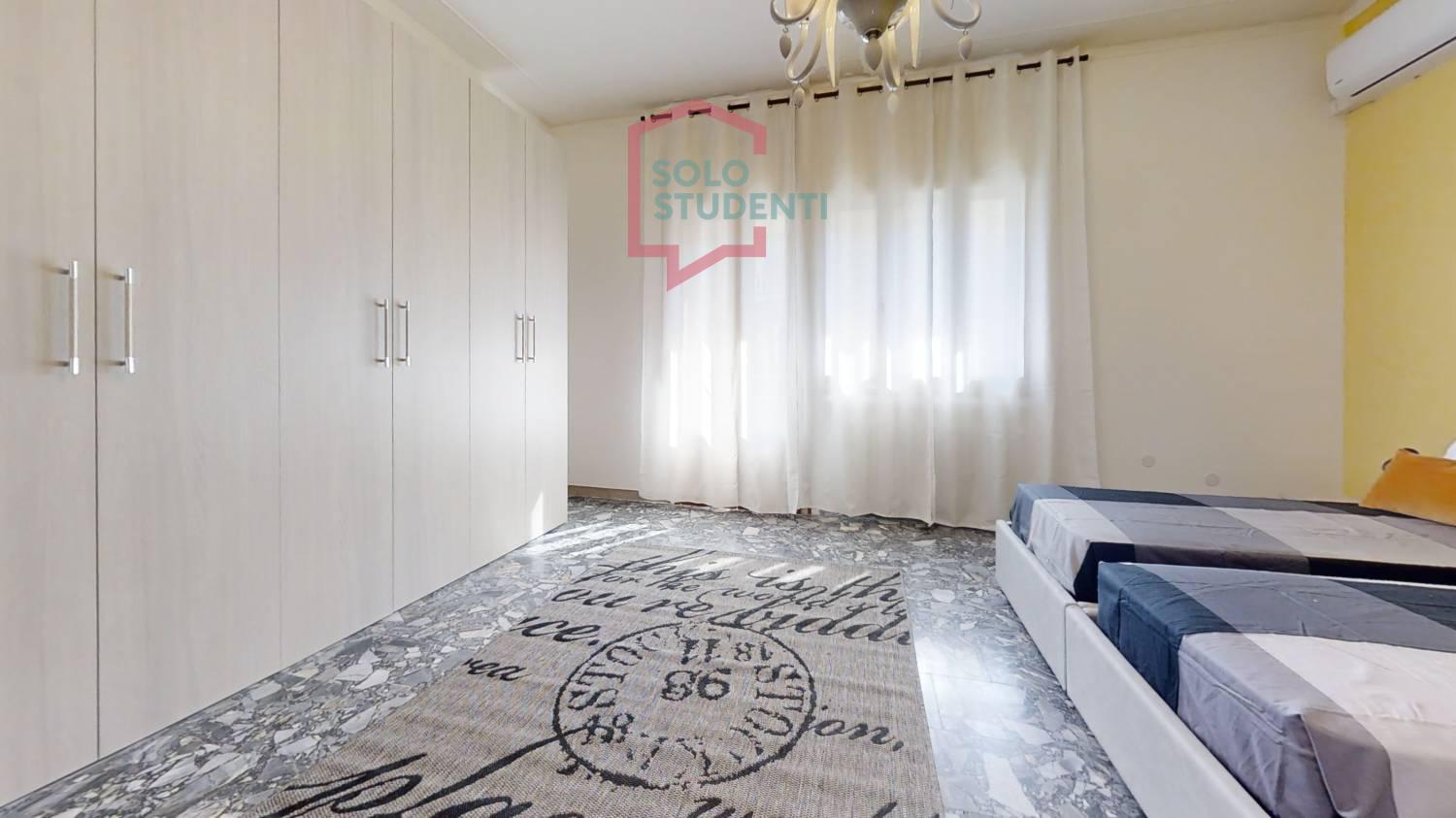 https://img.idia-cdn.it/images/wm/1759/45242/__IAAS1zU__Bedroom11.jpg