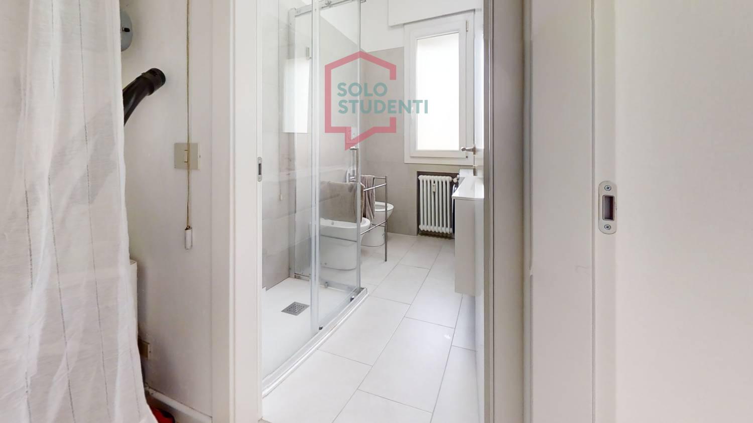 https://img.idia-cdn.it/images/wm/1759/46464/__IAAS1zU__Bathroom6.jpg