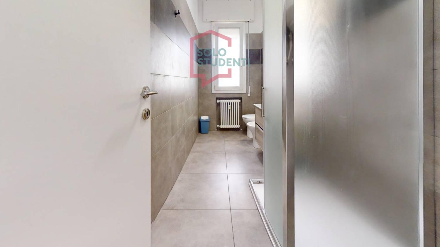 https://img.idia-cdn.it/images/wm/1759/48703/__IAAS1zU__Via-Trento-21-Interno-4-Bathroom.jpg