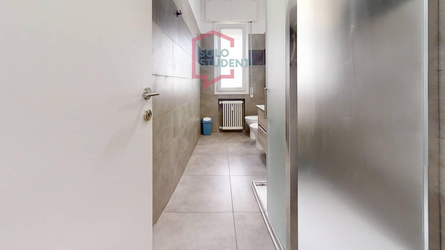 
 https://img.idia-cdn.it/images/wm/1759/48703/__IAAS1zU__Via-Trento-21-Interno-4-Bathroom.jpg 
