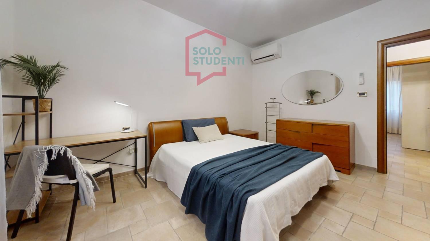 https://img.idia-cdn.it/images/wm/1759/49472/__IAAS1zU__Via-Torino-7-Bedroom.jpg