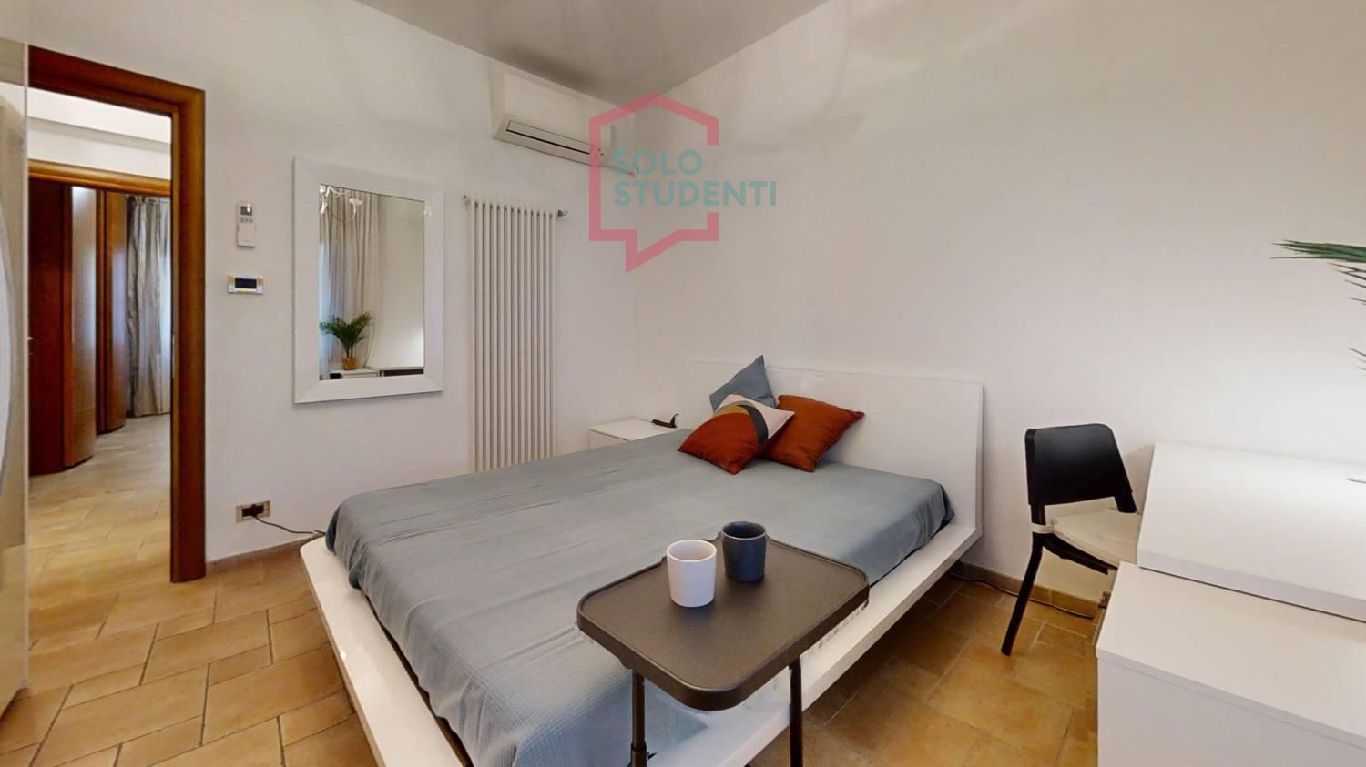 
 https://img.idia-cdn.it/images/wm/1759/49473/__IAAS1zU__Via-Torino-7-Bedroom_2.jpg 
