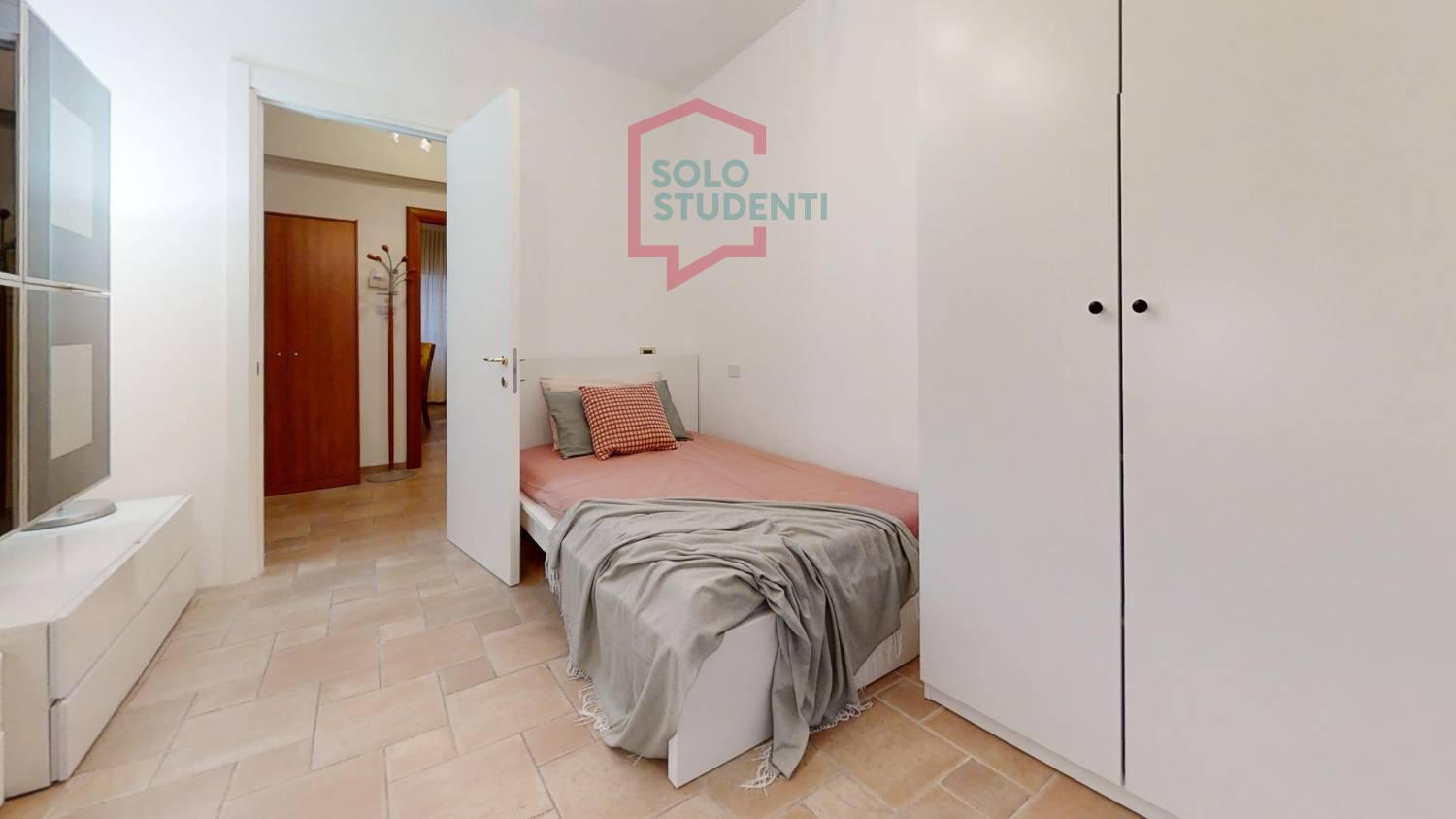 https://img.idia-cdn.it/images/wm/1759/49474/__IAAS1zU__Via-Torino-7-Bedroom_3.jpg
