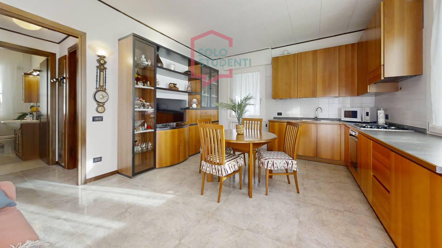 https://img.idia-cdn.it/images/wm/1759/49585/__IAAS1zU__Via-Benelli-8-Kitchen.jpg