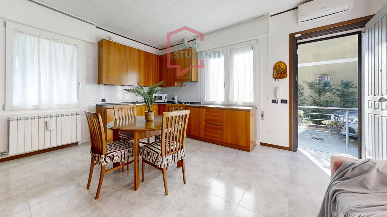 https://img.idia-cdn.it/images/wm/1759/49585/__IAAS1zU__Via-Benelli-8-Kitchen_1.jpg