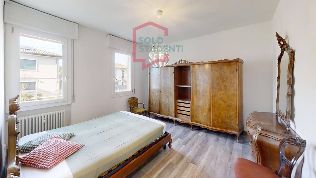 https://img.idia-cdn.it/images/wm/1759/50242/__IAAS1zU__Via-Buie-20-Padova-Bedroom_1.jpg