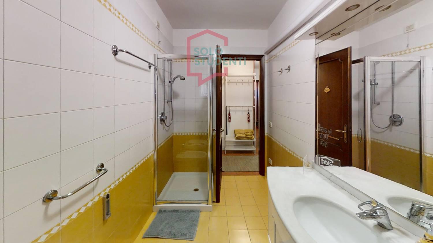 https://img.idia-cdn.it/images/wm/1759/50247/__IAAS1zU__Via-Sidney-22-Padova-Bathroom.jpg