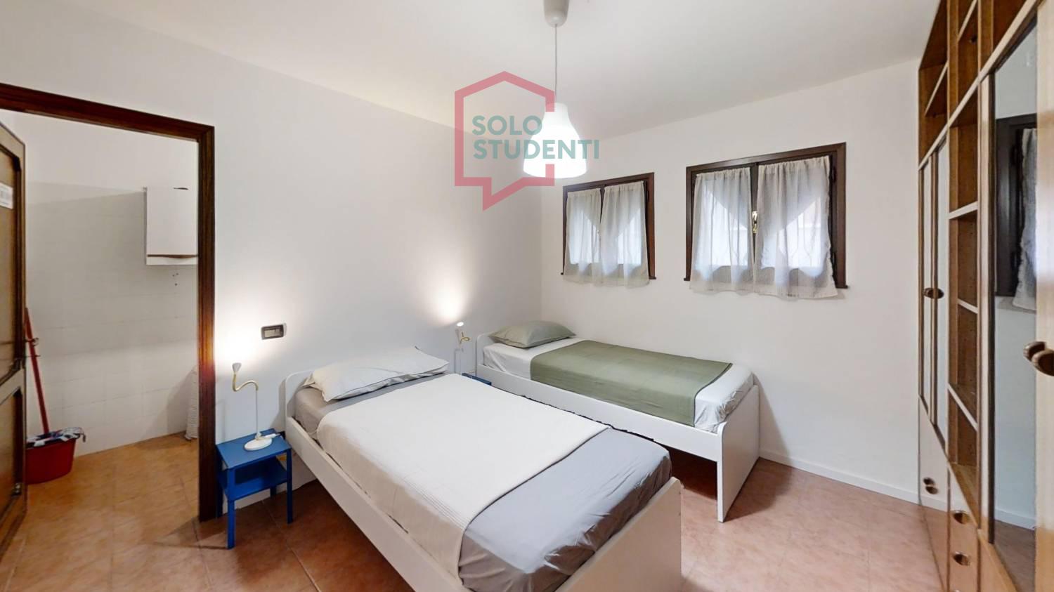 https://img.idia-cdn.it/images/wm/1759/50247/__IAAS1zU__Via-Sidney-22-Padova-Bedroom.jpg