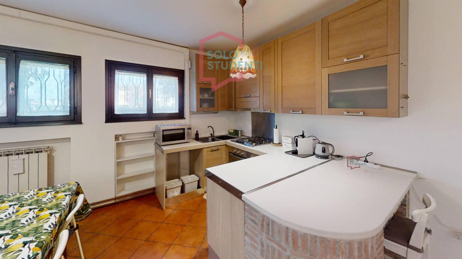 https://img.idia-cdn.it/images/wm/1759/50247/__IAAS1zU__Via-Sidney-22-Padova-Kitchen_1.jpg