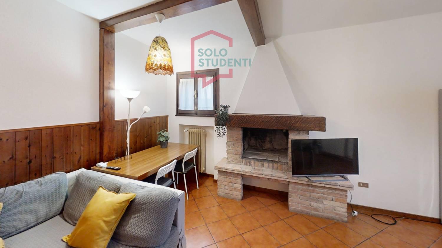 https://img.idia-cdn.it/images/wm/1759/50247/__IAAS1zU__Via-Sidney-22-Padova-Living-Room.jpg