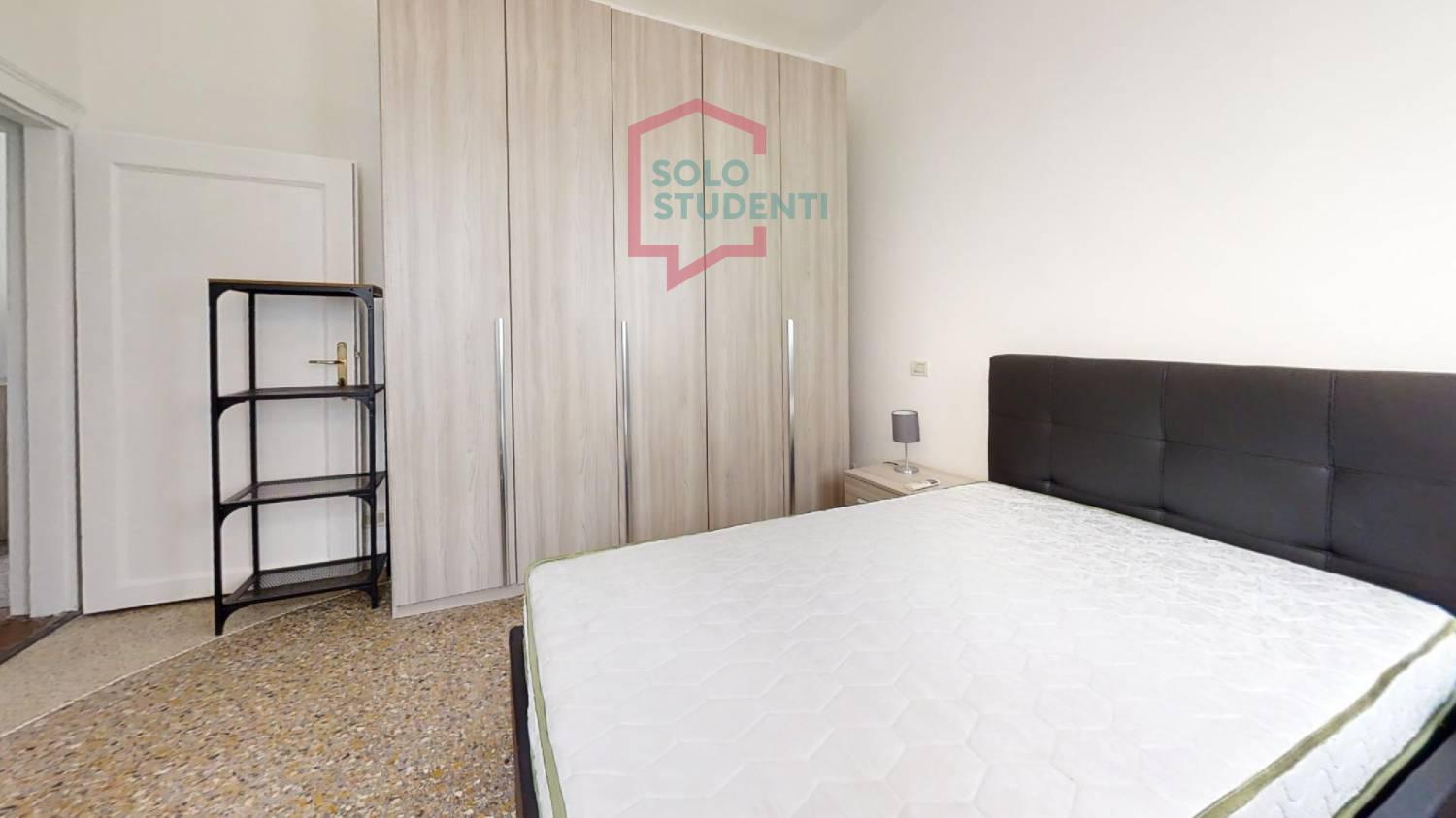 
 https://img.idia-cdn.it/images/wm/1759/50364/__IAAS1zU__Santi-Apostoli-3-piano-Bedroom4.jpg 
