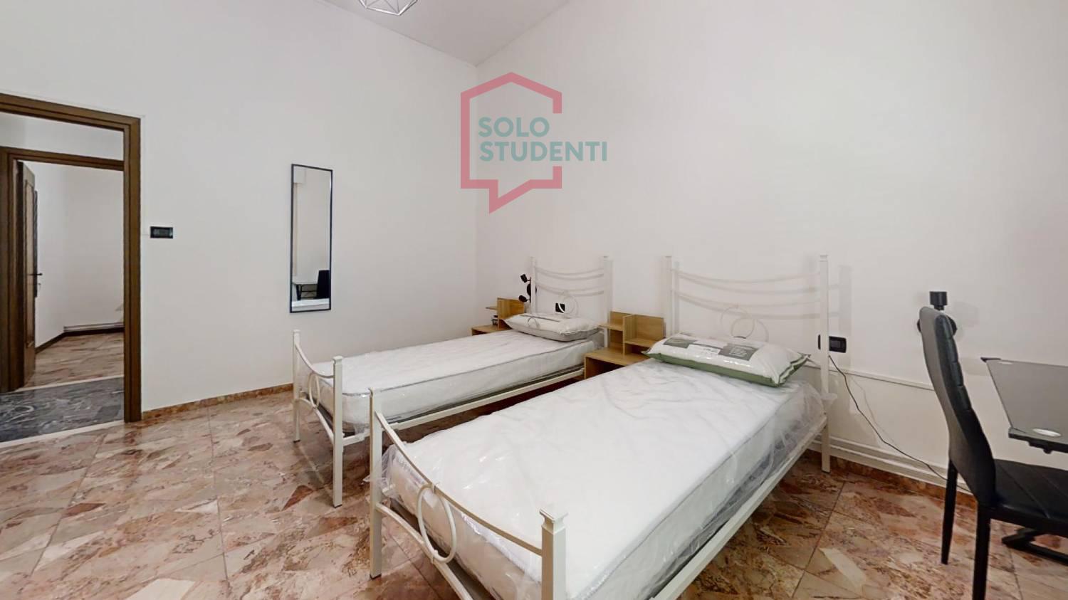 https://img.idia-cdn.it/images/wm/1759/50371/__IAAS1zU__Bifi-piano-terra-Bedroom11.jpg