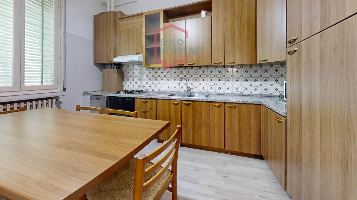https://img.idia-cdn.it/images/wm/1759/50371/__IAAS1zU__Bifi-piano-terra-Kitchen1.jpg