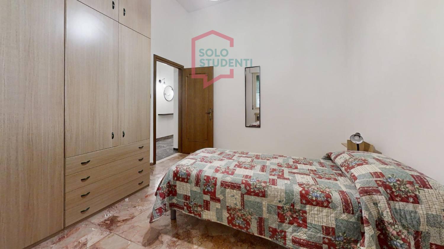 https://img.idia-cdn.it/images/wm/1759/50376/__IAAS1zU__Bifi-piano-terra-Bedroom51.jpg