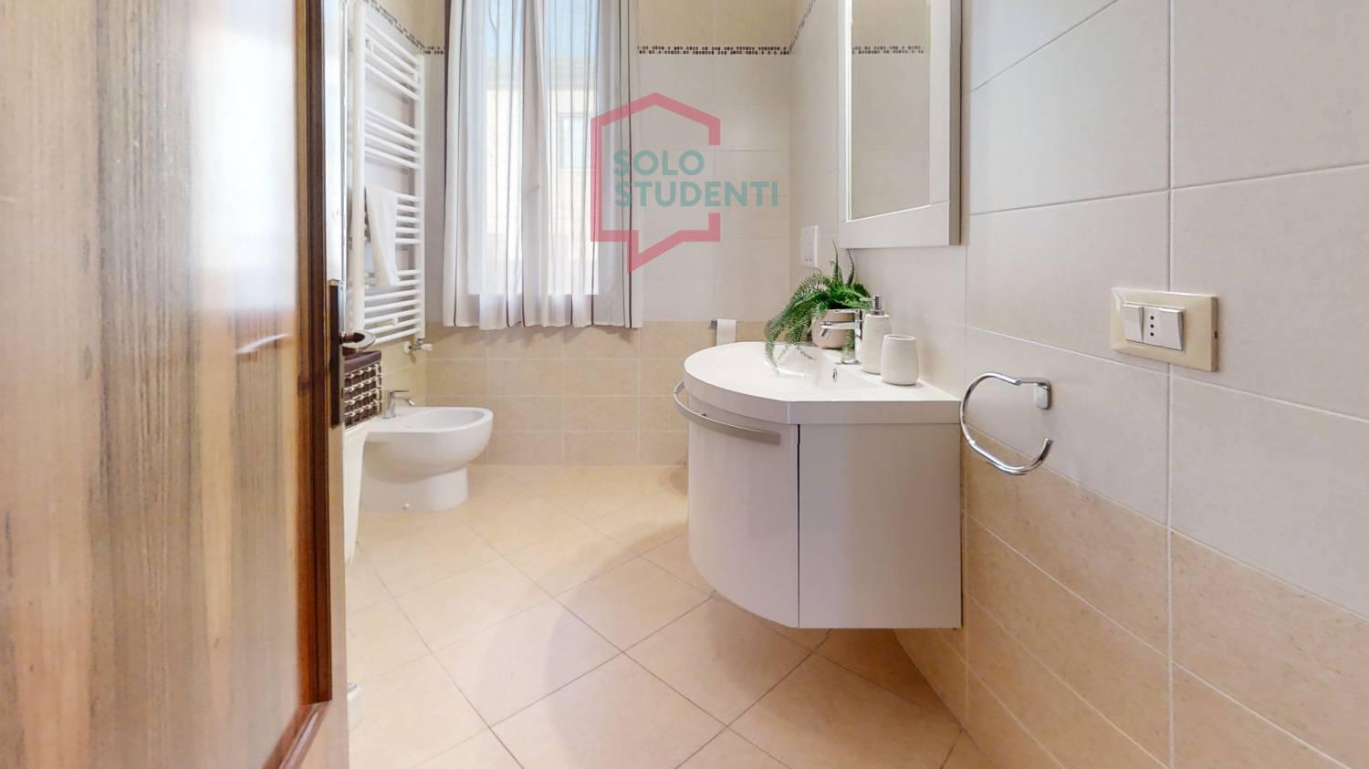https://img.idia-cdn.it/images/wm/1759/50410/__IAAS1zU__Bathroom11.jpg
