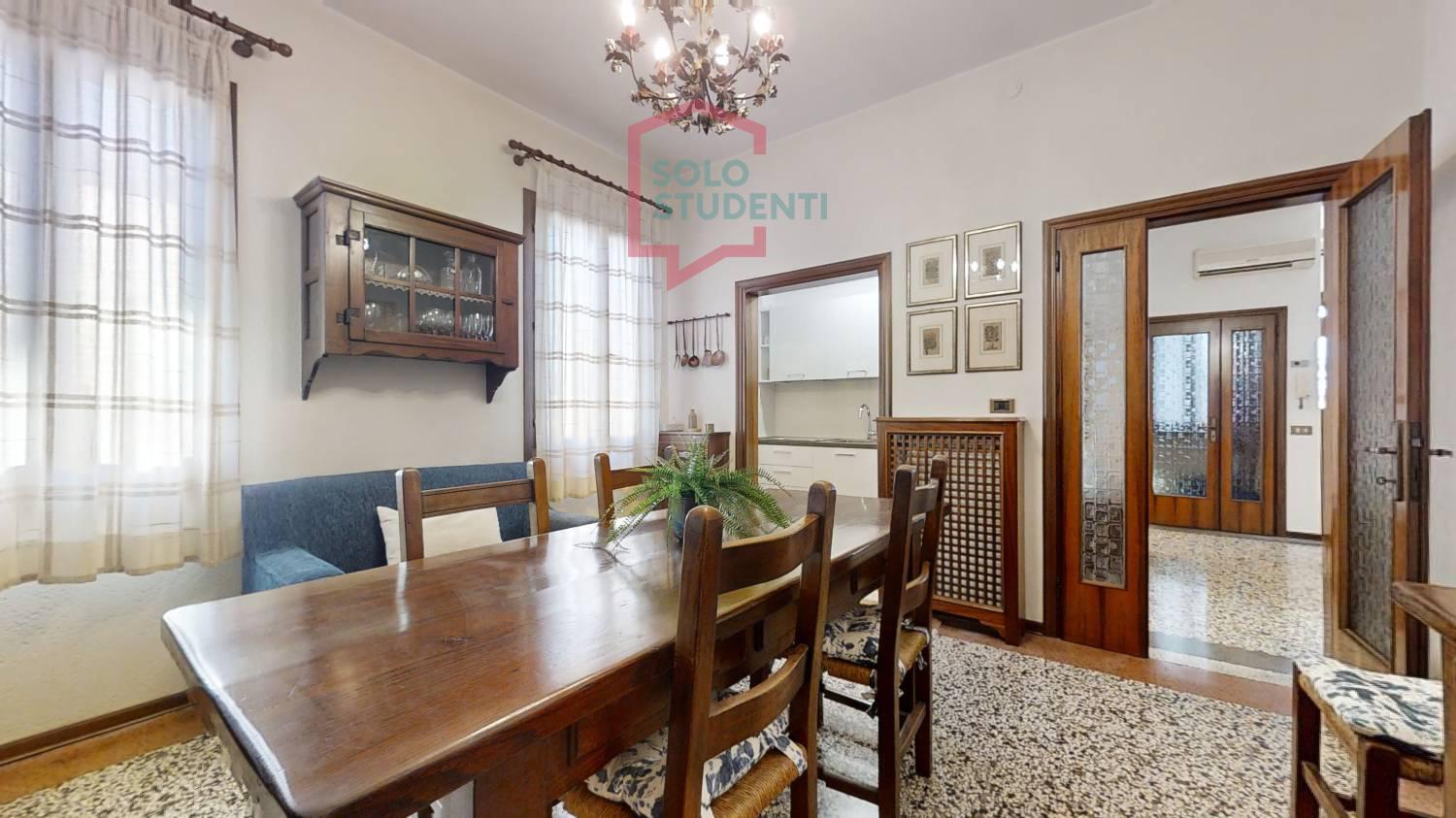 https://img.idia-cdn.it/images/wm/1759/50410/__IAAS1zU__Sala-da-pranzo.jpg