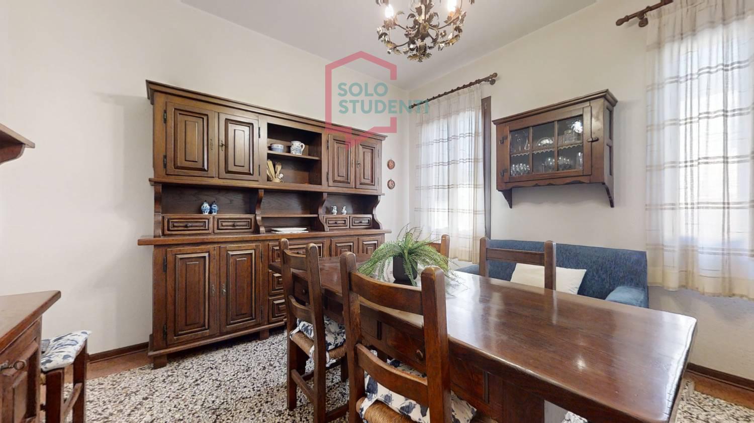 https://img.idia-cdn.it/images/wm/1759/50410/__IAAS1zU__Sala-da-pranzo2.jpg