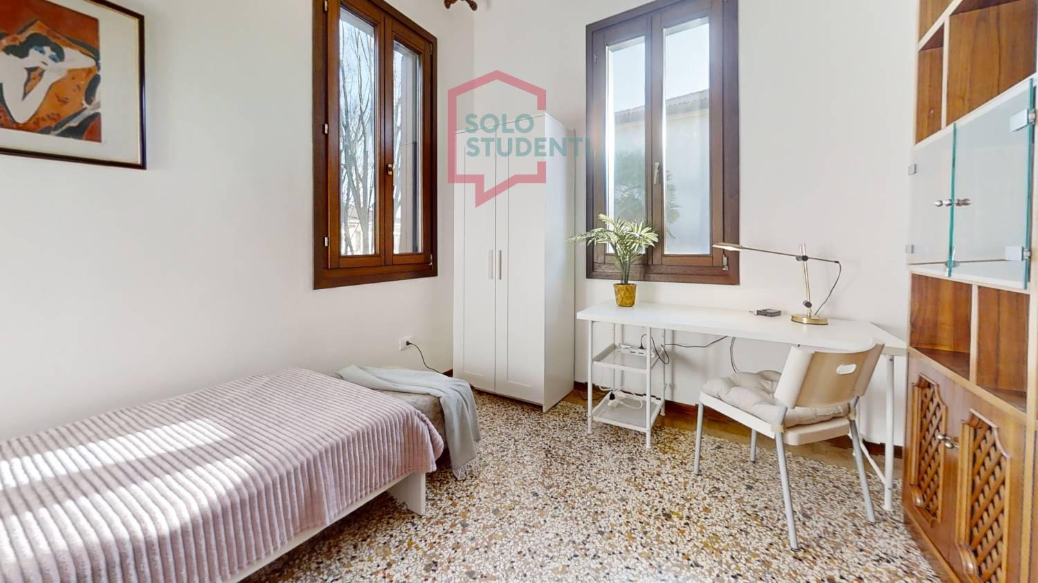 https://img.idia-cdn.it/images/wm/1759/50412/__IAAS1zU__Bedroom42.jpg
