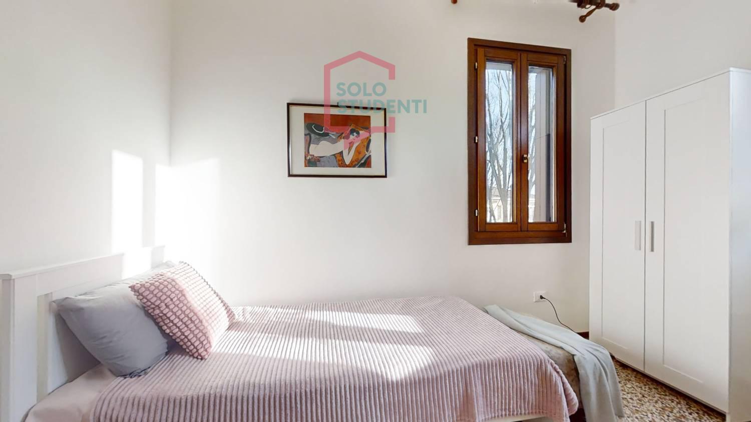 https://img.idia-cdn.it/images/wm/1759/50412/__IAAS1zU__Camera-da-letto14.jpg