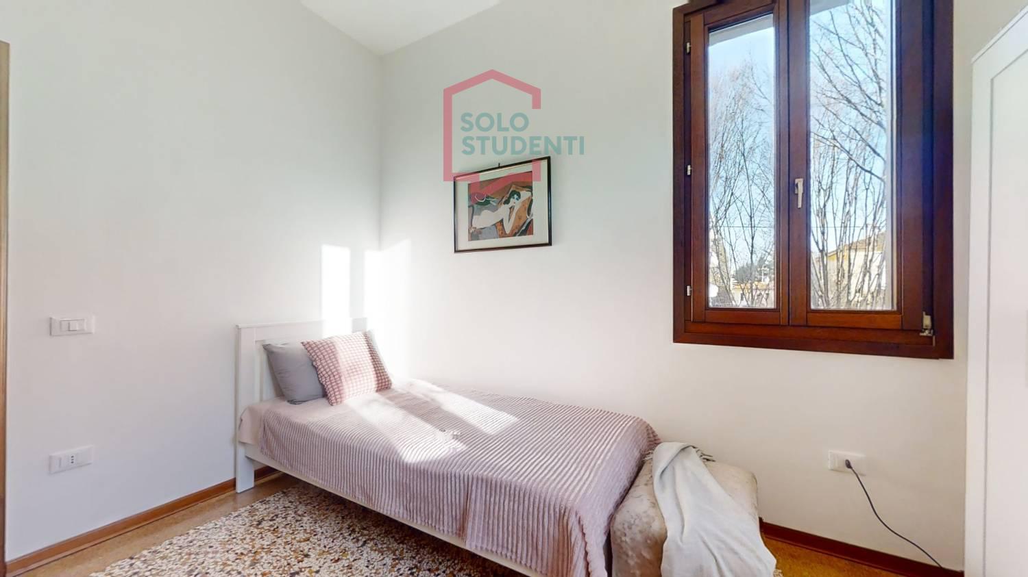 https://img.idia-cdn.it/images/wm/1759/50412/__IAAS1zU__Camera-da-letto2.jpg