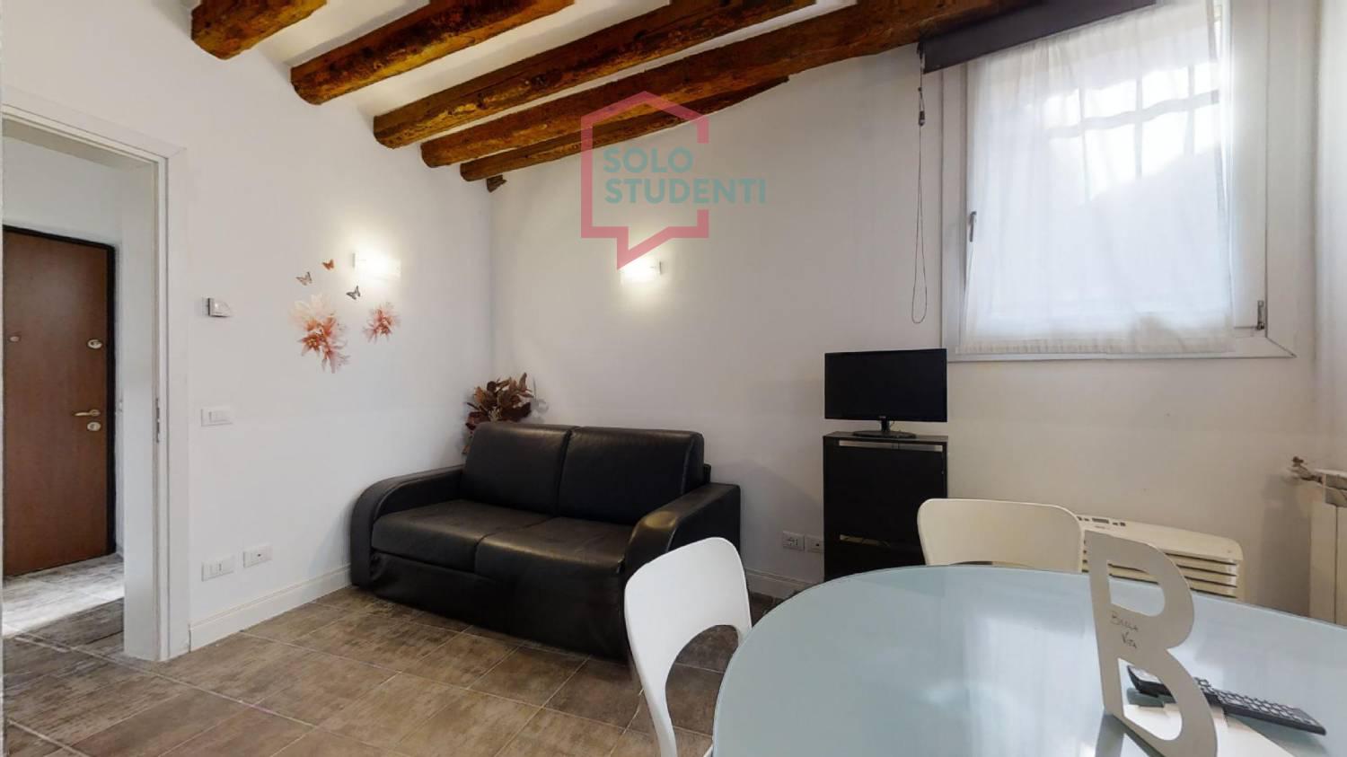 https://img.idia-cdn.it/images/wm/1759/50430/__IAAS1zU__Cannaregio-Gatto-05102022_1212392.jpg