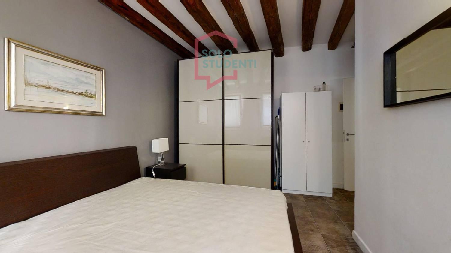 https://img.idia-cdn.it/images/wm/1759/50430/__IAAS1zU__Cannaregio-Gatto-05102022_1213371.jpg