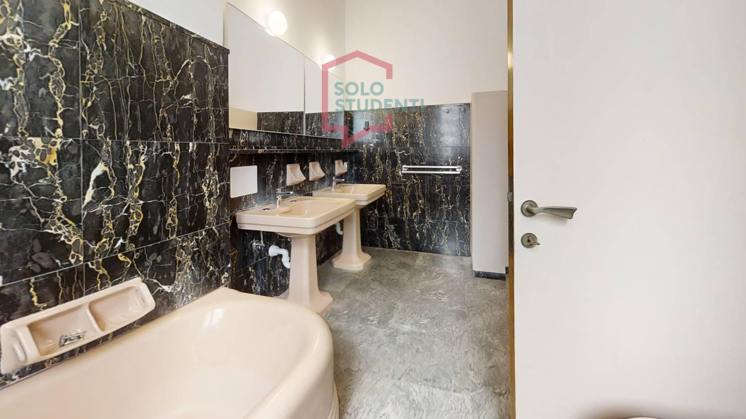 https://img.idia-cdn.it/images/wm/1759/50880/__IAAS1zU__Bathroom13.jpg