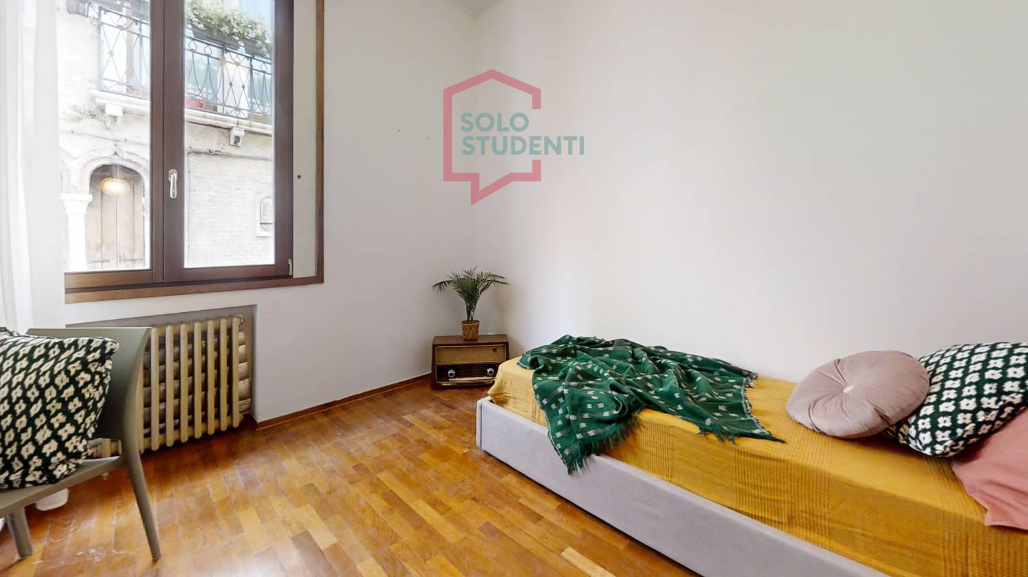 https://img.idia-cdn.it/images/wm/1759/51065/__IAAS1zU__Bedroom68.jpg