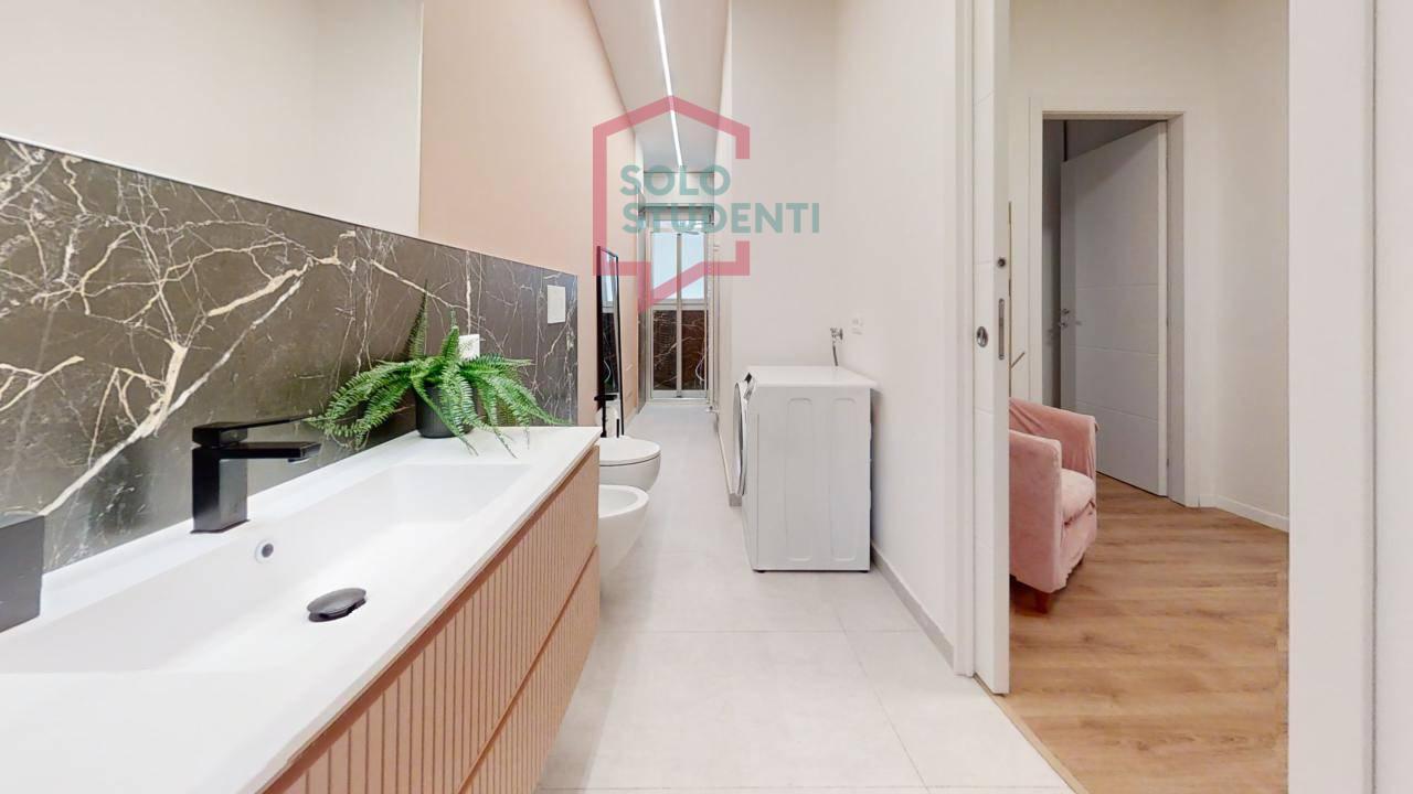 https://img.idia-cdn.it/images/wm/1759/51444/__IAAS1zU__Via-Mestrina-6-Scala-C-Bathroom.jpg