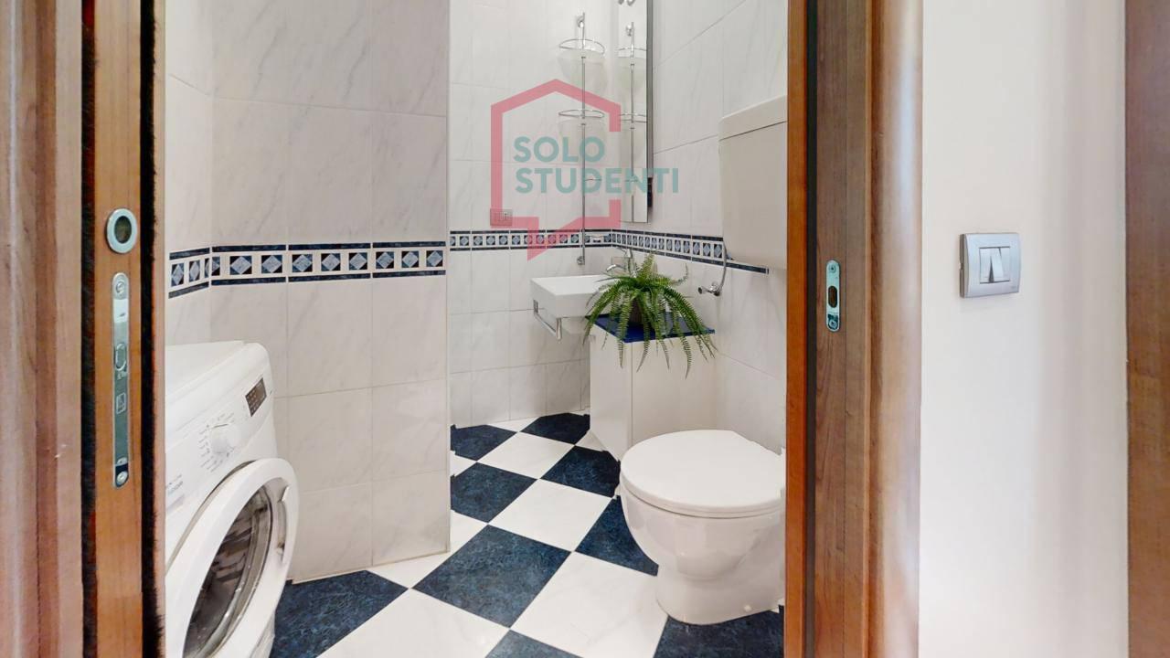 https://img.idia-cdn.it/images/wm/1759/51449/__IAAS1zU__Via-Tasso-13D-Bathroom.jpg