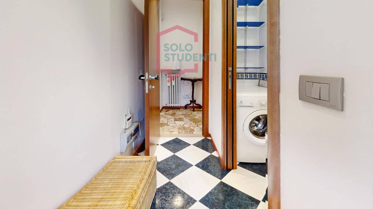 https://img.idia-cdn.it/images/wm/1759/51449/__IAAS1zU__Via-Tasso-13D-Bathroom_1.jpg