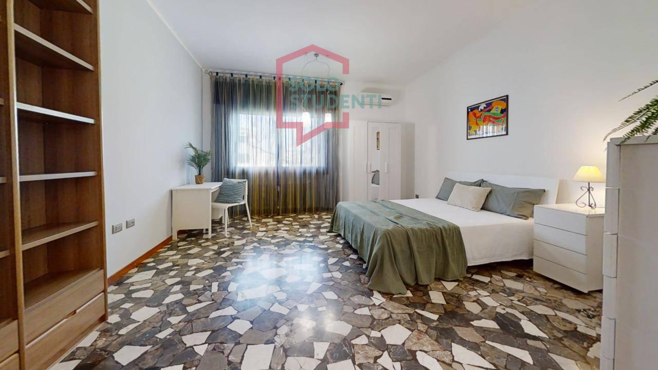 https://img.idia-cdn.it/images/wm/1759/51449/__IAAS1zU__Via-Tasso-13D-Bedroom_1.jpg