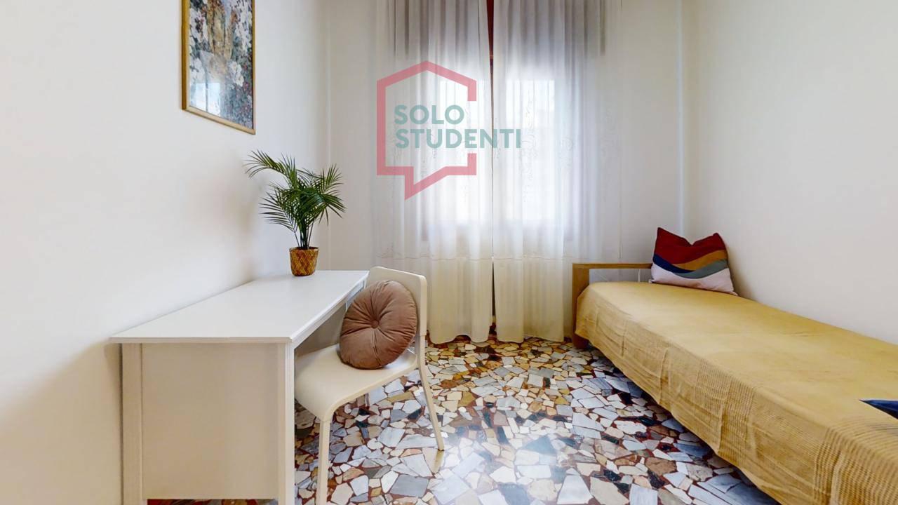 https://img.idia-cdn.it/images/wm/1759/51452/__IAAS1zU__Via-Tasso-13D-Bedroom_8.jpg