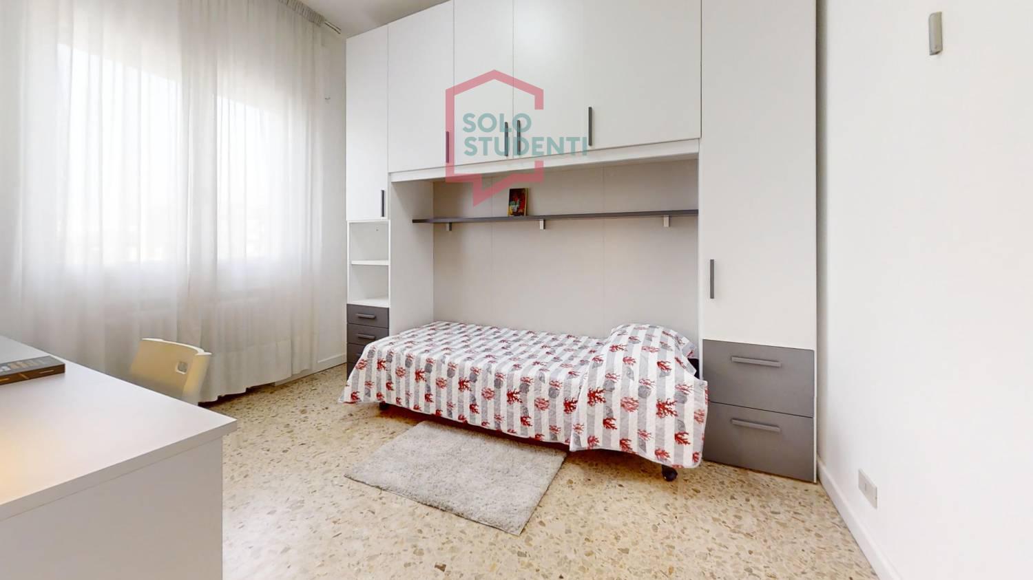https://img.idia-cdn.it/images/wm/1759/51619/__IAAS1zU__Via-Trento-21-2-Piano-Bedroom_4.jpg