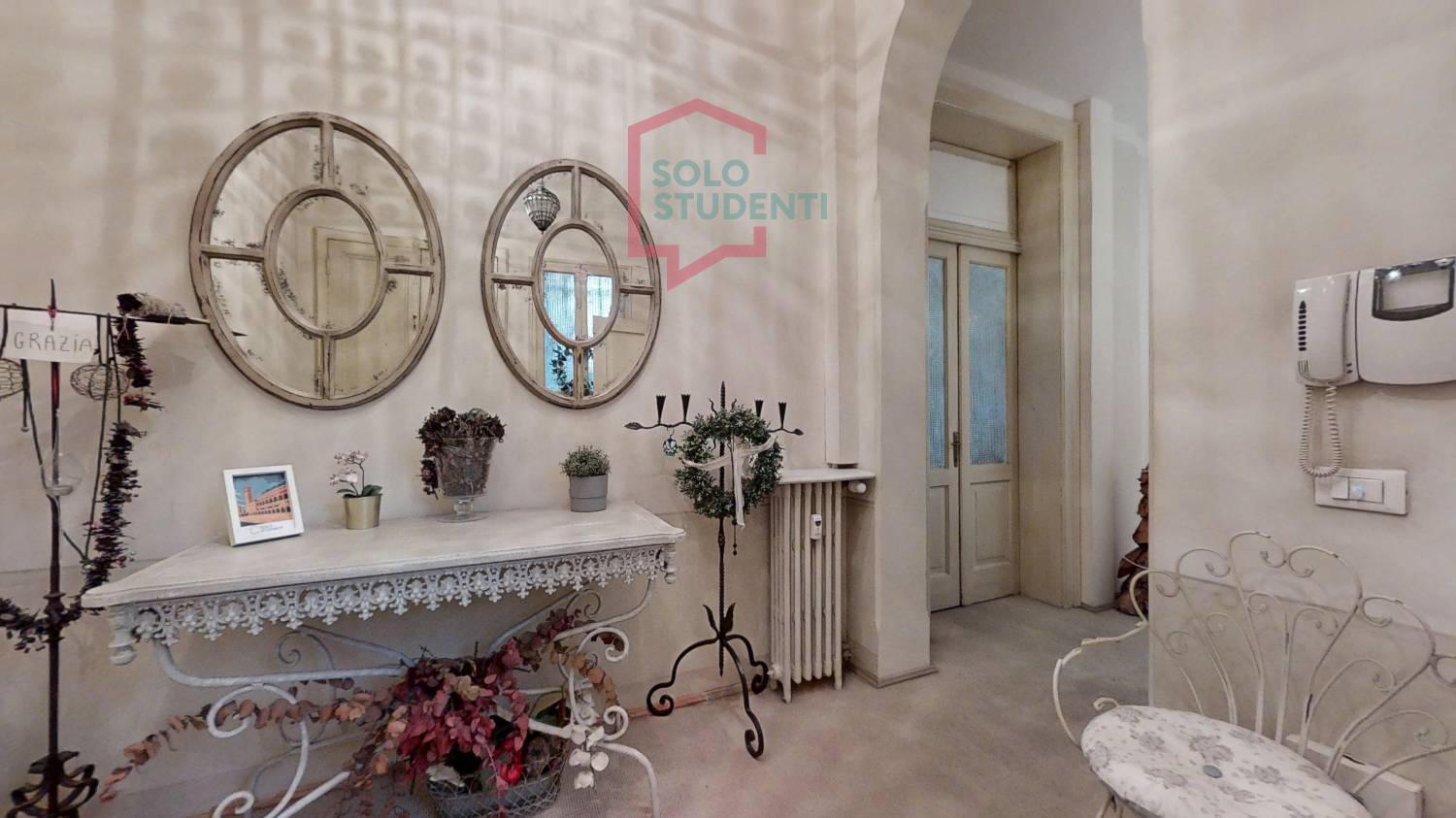 https://img.idia-cdn.it/images/wm/1759/52860/__IAAS1zU__Piazza-del-Castello-1-PD-22-06112025_193547.jpg