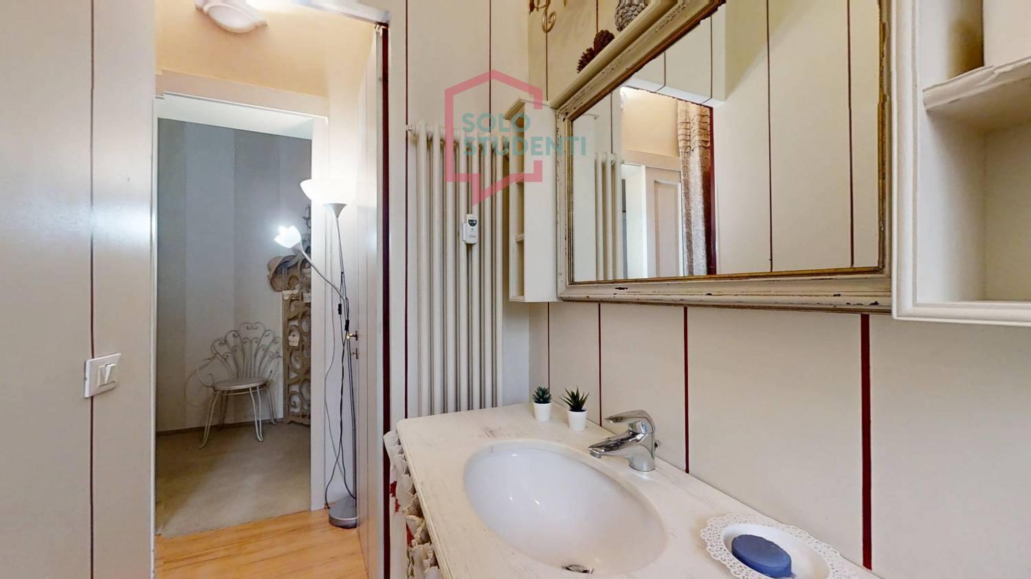 https://img.idia-cdn.it/images/wm/1759/52860/__IAAS1zU__Piazza-del-Castello-1-PD-22-06112025_193814.jpg