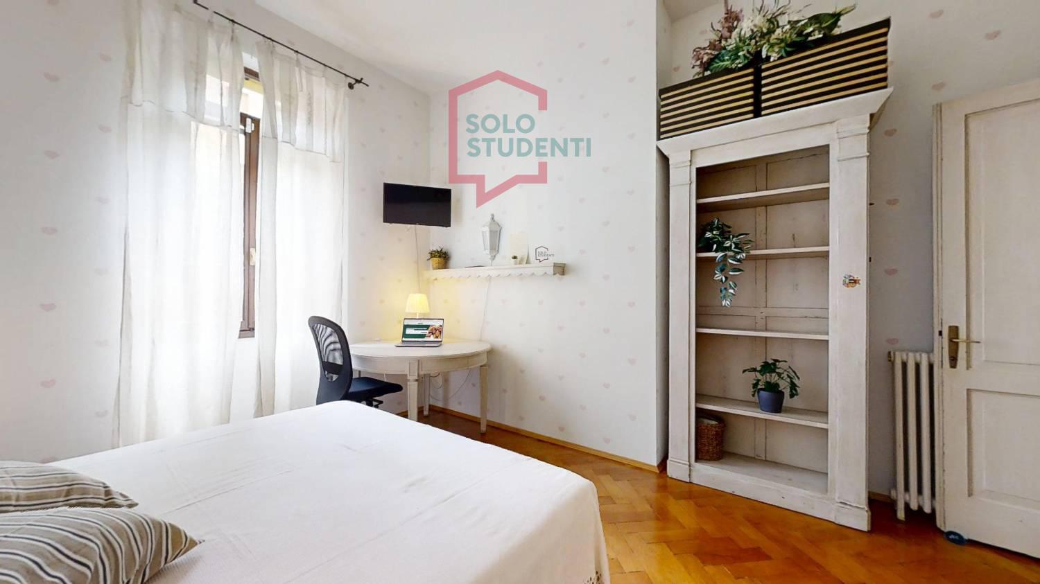 https://img.idia-cdn.it/images/wm/1759/52860/__IAAS1zU__Piazza-del-Castello-1-PD-22-06112025_194045.jpg