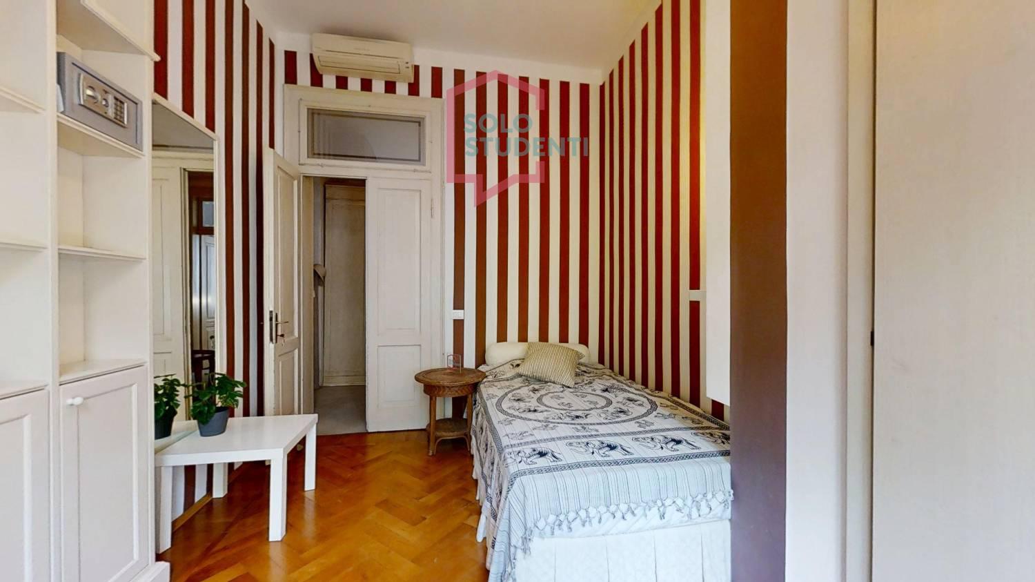 https://img.idia-cdn.it/images/wm/1759/52861/__IAAS1zU__Piazza-del-Castello-1-PD-22-06112025_193917.jpg