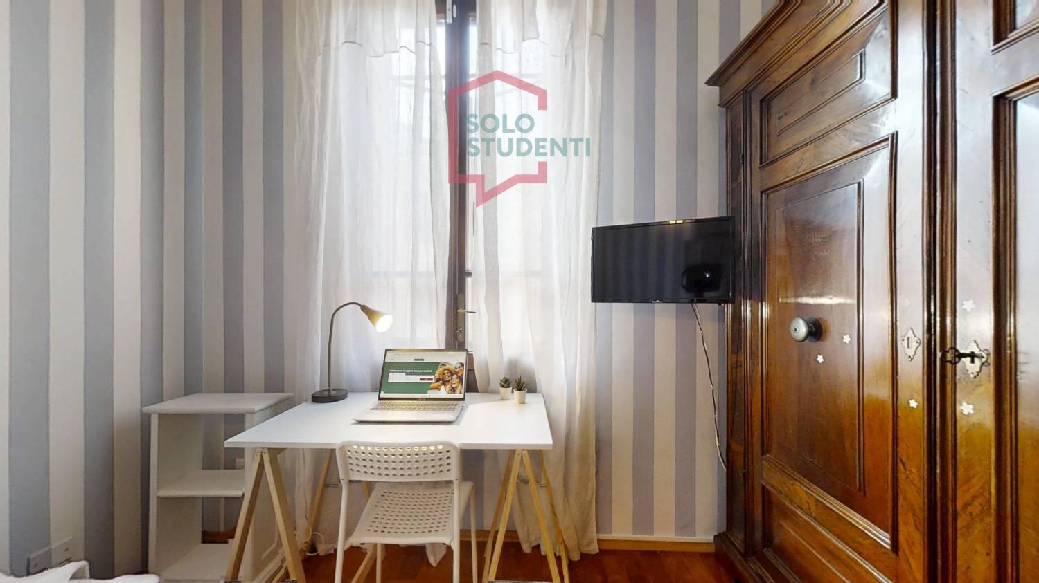 https://img.idia-cdn.it/images/wm/1759/52862/__IAAS1zU__Piazza-del-Castello-1-PD-22-06112025_193950.jpg