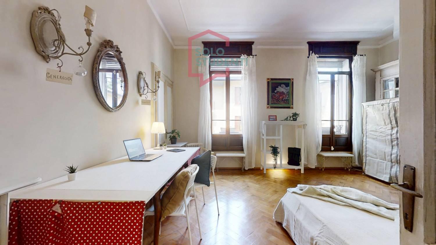 https://img.idia-cdn.it/images/wm/1759/52863/__IAAS1zU__Piazza-del-Castello-1-PD-22-06112025_193608.jpg
