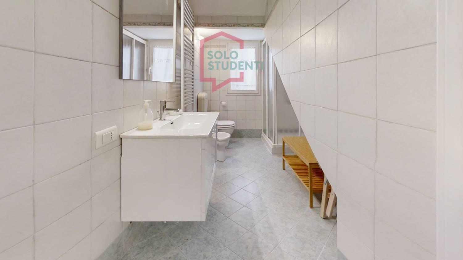 https://img.idia-cdn.it/images/wm/1759/52921/__IAAS1zU__Bathroom18.jpg