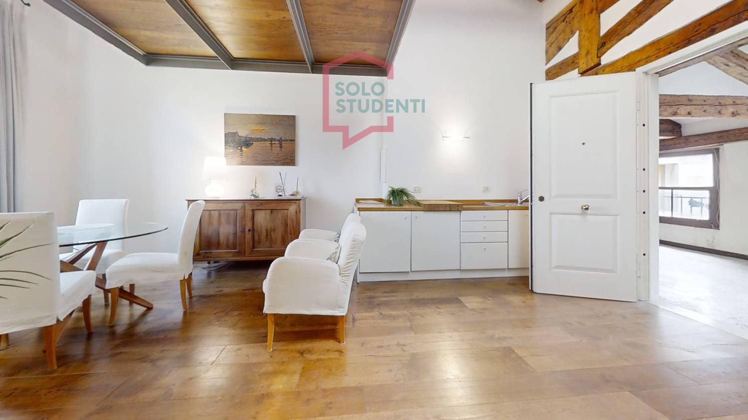 https://img.idia-cdn.it/images/wm/1759/53091/__IAAS1zU__Living-Room2.jpg
