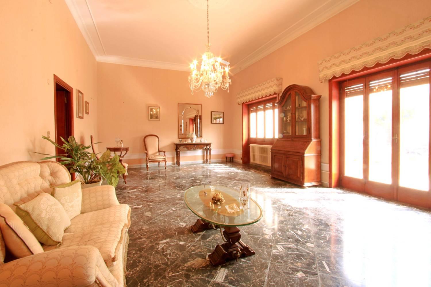 Foto 1 di 22 - Villa a schiera in vendita a Squinzano