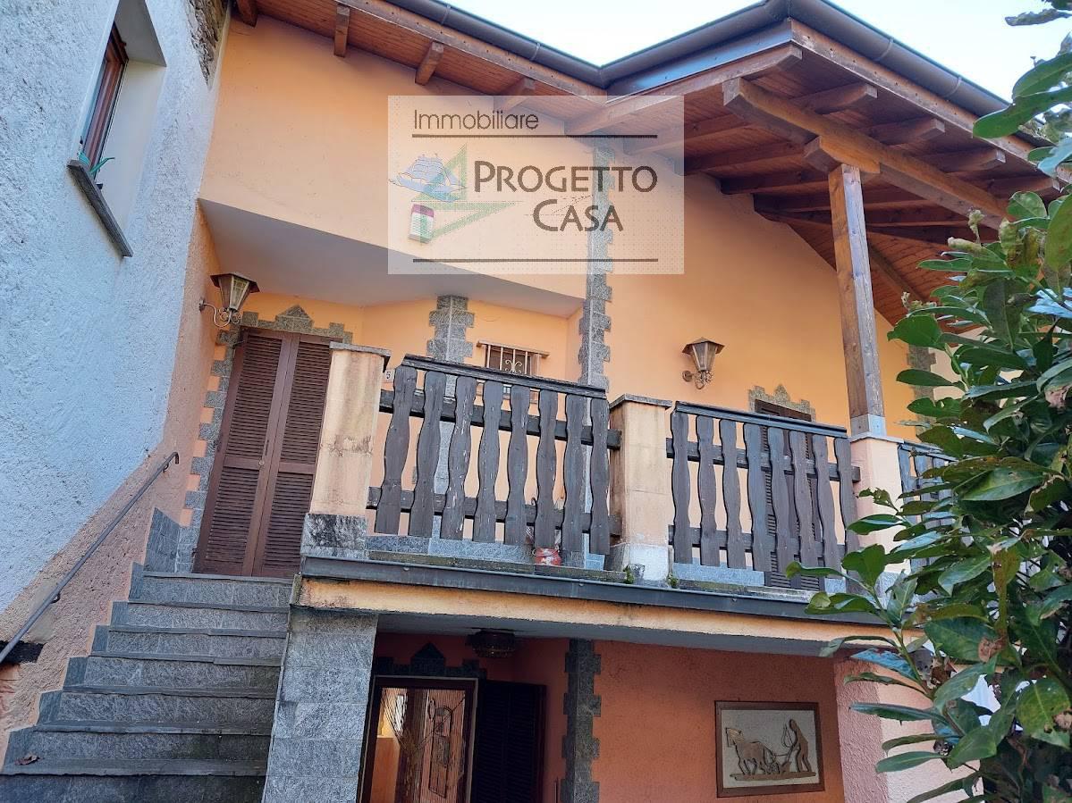 Foto 2 di 23 - Casa indipendente in vendita a Pettenasco
