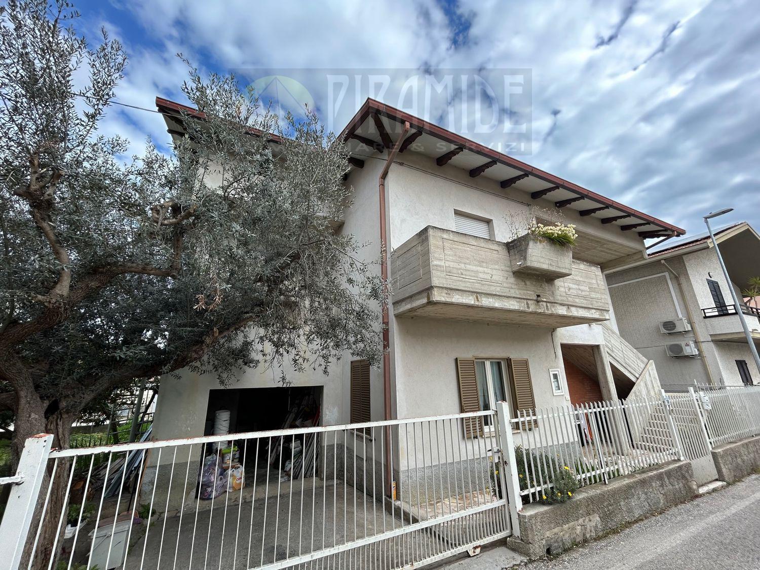 Foto 2 di 10 - Casa indipendente in vendita a Tortoreto
